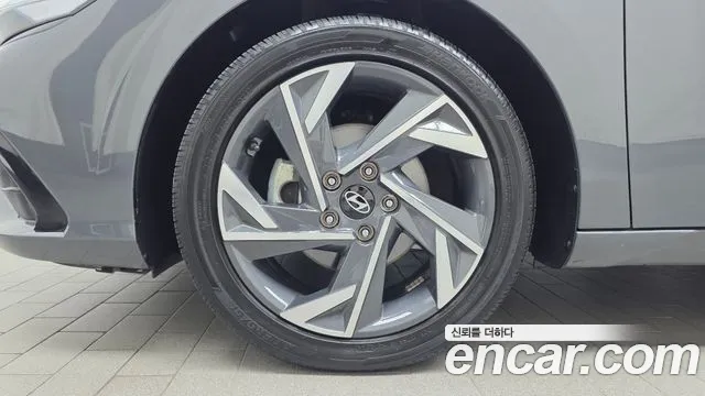 Hyundai Avante CN7 — Фото автомобиля 5