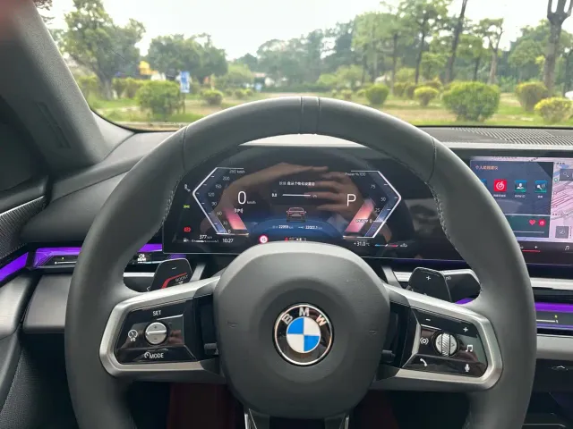 BMW 5 Series — Фото автомобиля 9