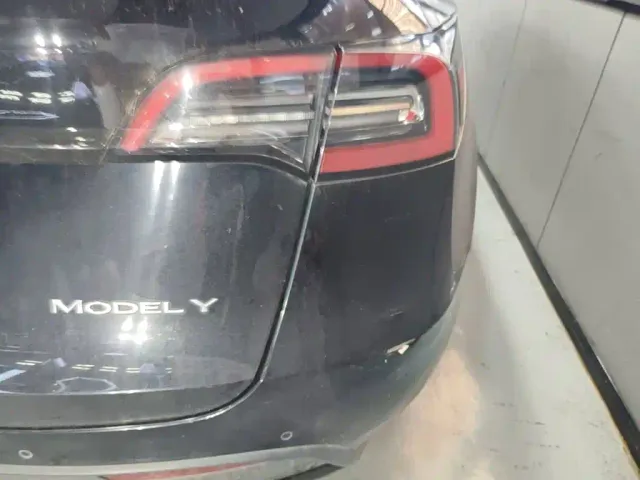 Tesla Model Y — Фото автомобиля 7