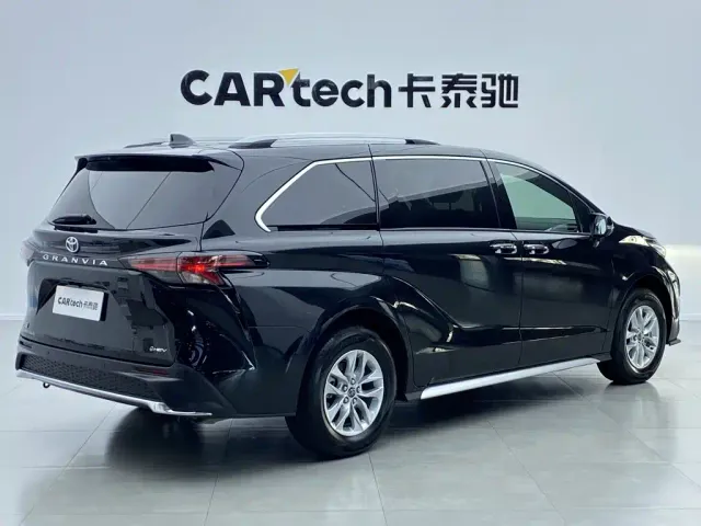 Toyota Granvia — Фото автомобиля 3