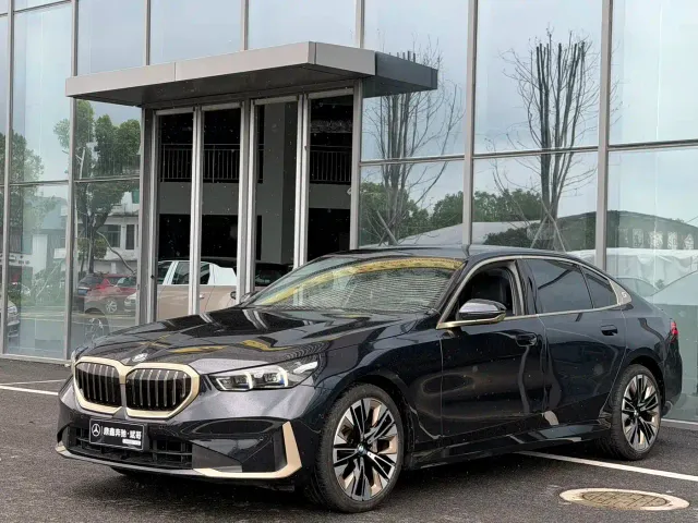 Фотография автомобиля — BMW 5 Series