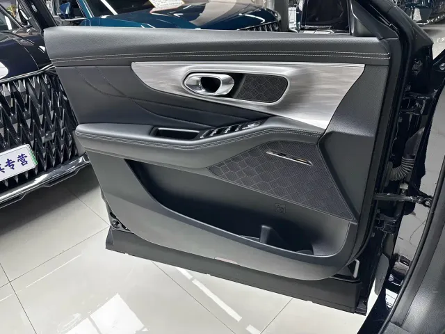 GAC Trumpchi GS8 — Фото автомобиля 11