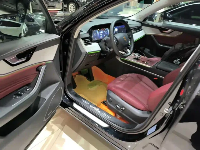 Hongqi HS5 — Фото автомобиля 15
