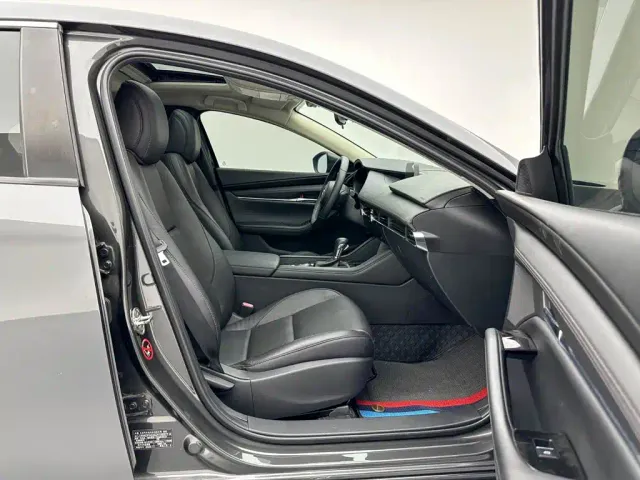 Mazda Axela — Фото автомобиля 23