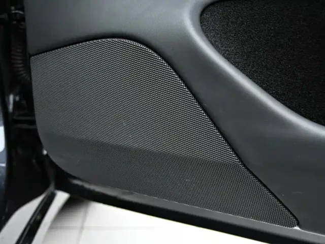 Tesla Model 3 — Фото автомобиля 27