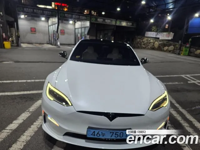 Tesla Model S — Фото автомобиля 3