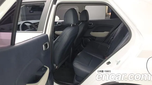 Hyundai Venue — Фото автомобиля 11