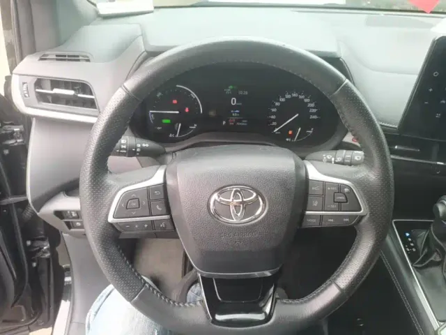 Toyota Sienna — Фото автомобиля 10