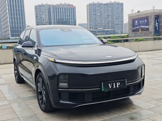 Li Auto L8 — Фото автомобиля 3