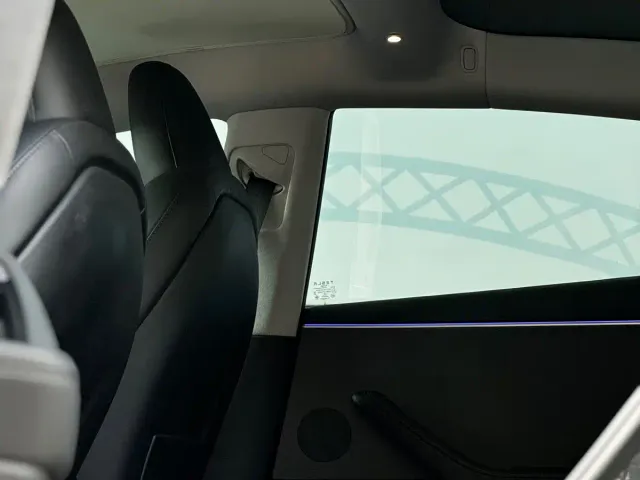 Tesla Model 3 — Фото автомобиля 7
