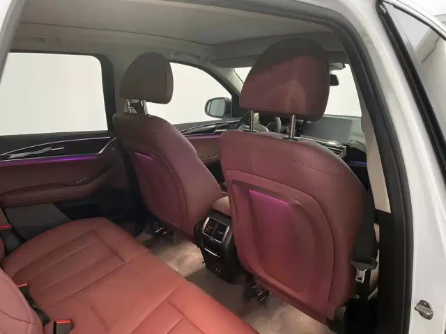 BMW iX3 — Фото автомобиля 8