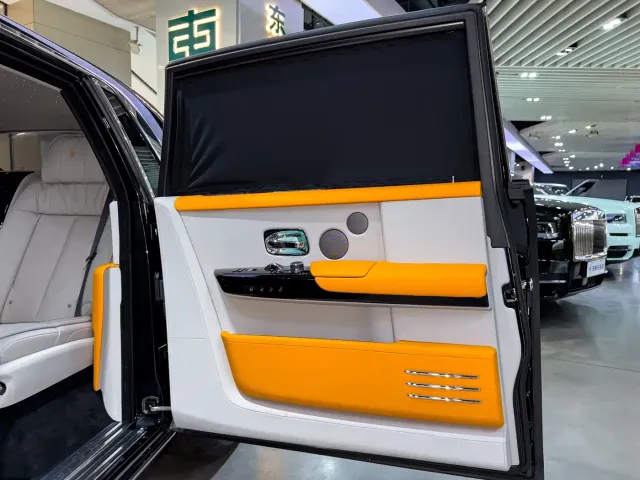 Rolls-Royce Phantom — Фото автомобиля 26
