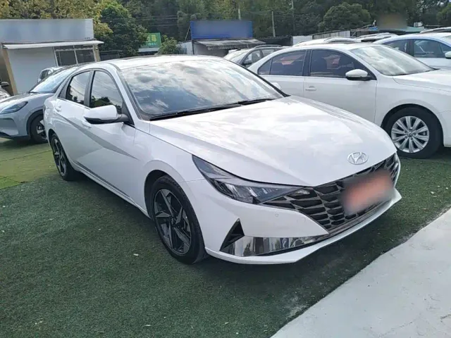 Hyundai Elantra — Фото автомобиля 3