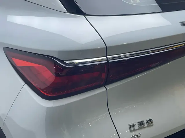 BYD Yuan PLUS — Фото автомобиля 12