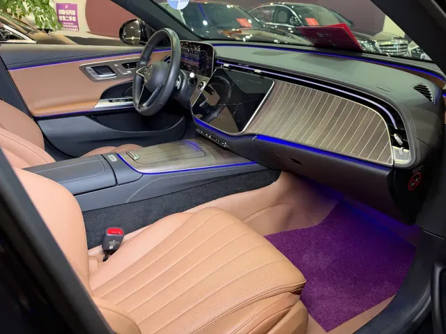 Mercedes-Benz E-Class — Фото автомобиля 12