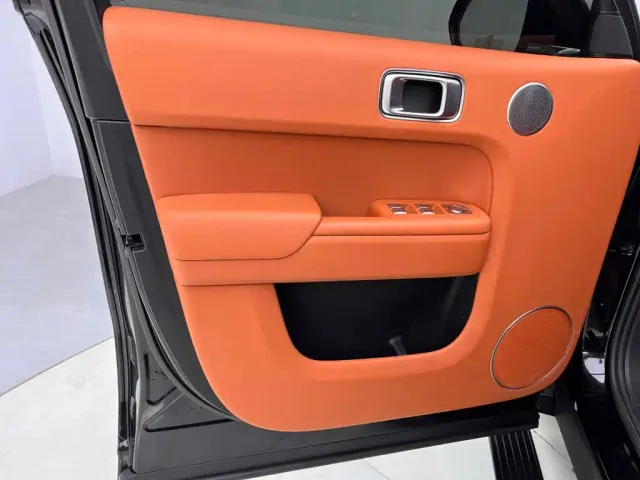 Li Auto L8 — Фото автомобиля 16