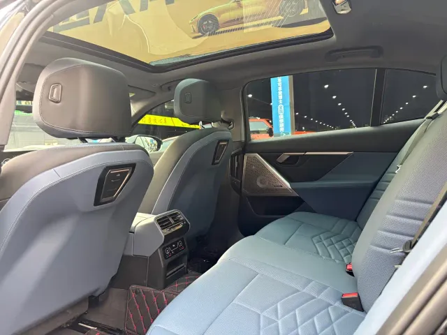 BMW 5 Series — Фото автомобиля 14