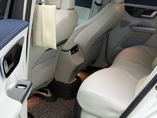 Mercedes-Benz EQE SUV — Фото автомобиля 14