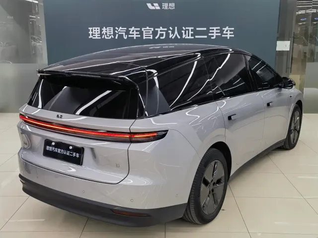 Li Auto i8 — Фото автомобиля 21