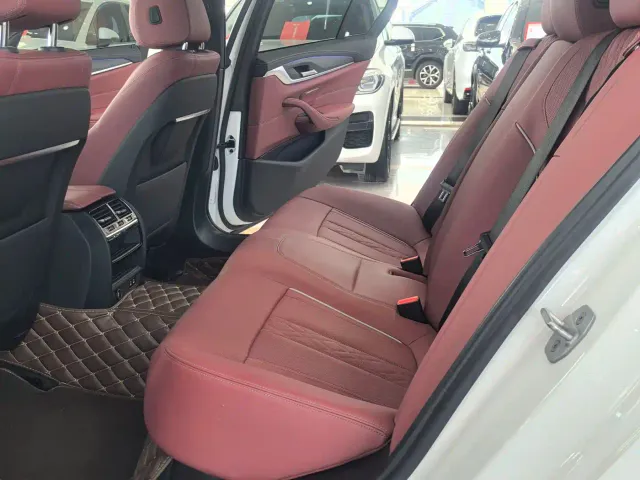 BMW 5 Series — Фото автомобиля 19