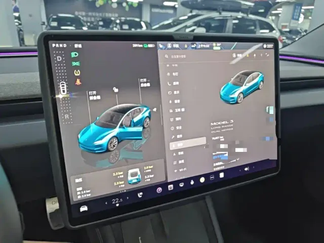 Tesla Model 3 — Фото автомобиля 12