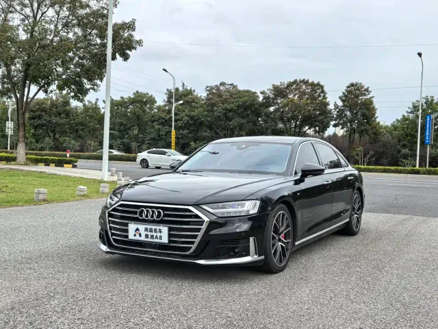 Фотография автомобиля — Audi A8