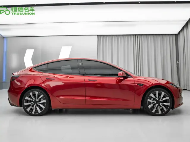 Tesla Model 3 — Фото автомобиля 7