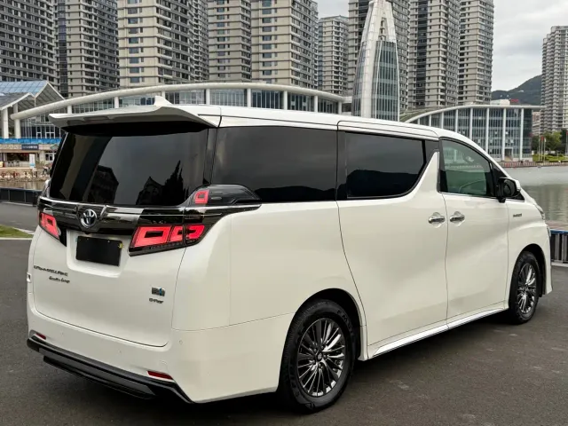 Toyota Vellfire — Фото автомобиля 7