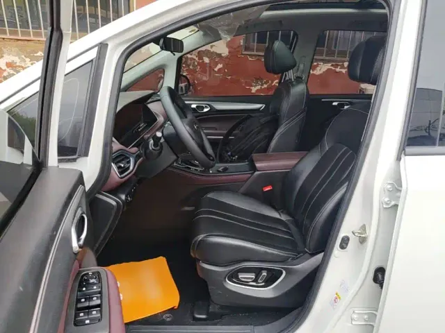 GAC Trumpchi M6 — Фото автомобиля 14