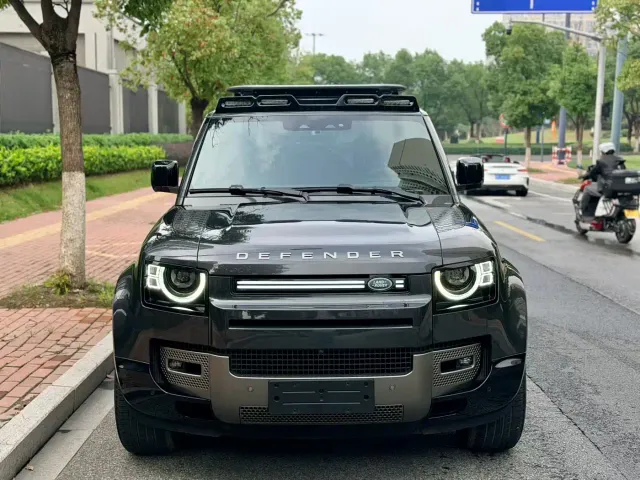 Land Rover Defender — Фото автомобиля 2