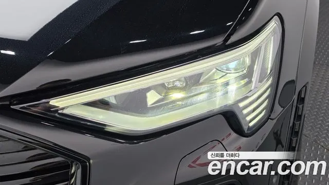 Audi e-tron — Фото автомобиля 6