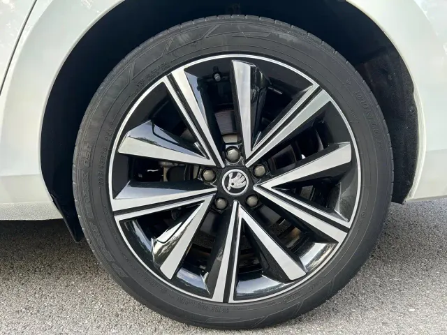 Skoda Superb — Фото автомобиля 24