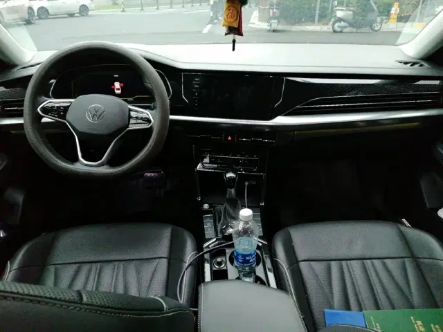 Volkswagen Passat — Фото автомобиля 10