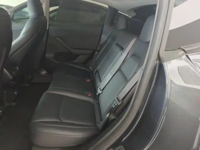 Tesla Model Y — Фото автомобиля 12