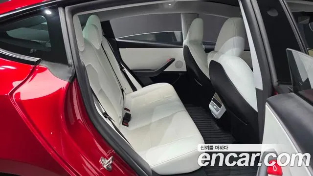 Tesla Model 3 — Фото автомобиля 18