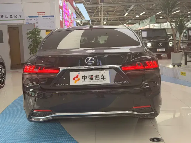 Lexus LS — Фото автомобиля 15