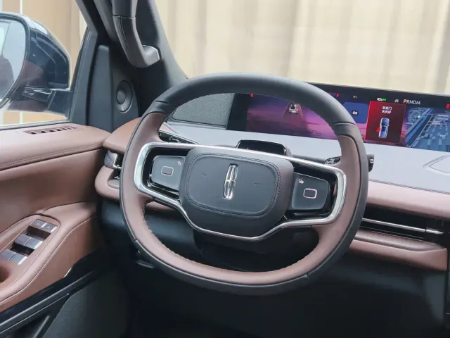 Lincoln Navigator — Фото автомобиля 16