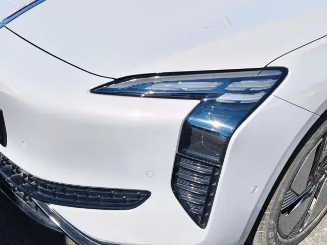 Hongqi EH7 — Фото автомобиля 5