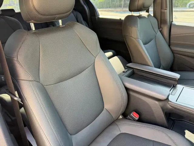 Toyota Sienna — Фото автомобиля 18