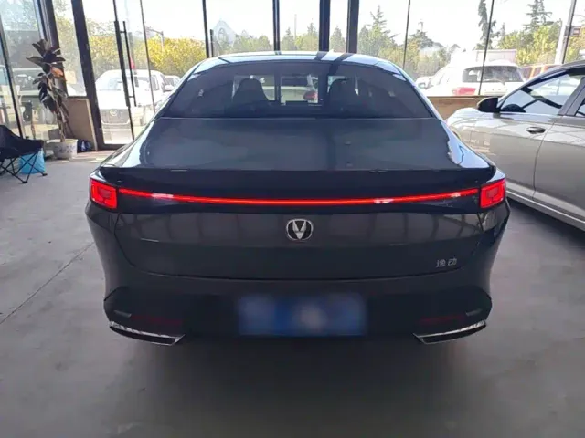 Changan Eado — Фото автомобиля 5
