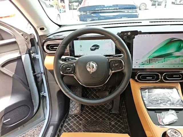 Leapmotor C11 — Фото автомобиля 10
