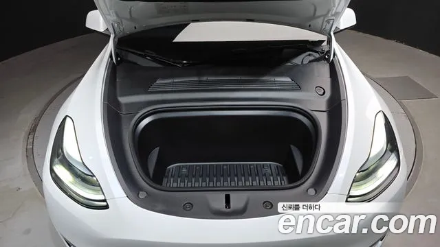 Tesla Model Y — Фото автомобиля 6