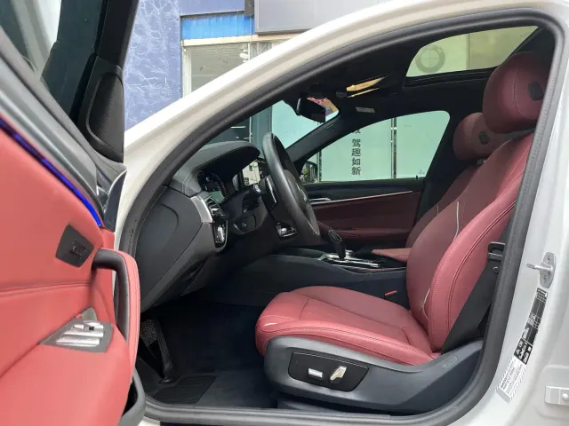 BMW 5 Series — Фото автомобиля 10
