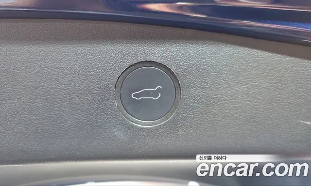 Tesla Model 3 — Фото автомобиля 23