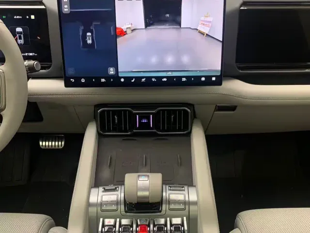 BYD FangChengBao Leopard 8 — Фото автомобиля 12