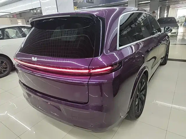 Li Auto L8 — Фото автомобиля 6