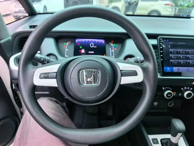 Honda Fit — Фото автомобиля 10