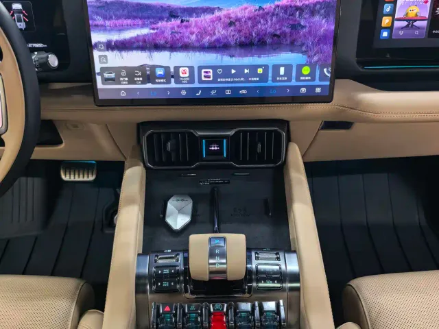 BYD FangChengBao Leopard 8 — Фото автомобиля 7