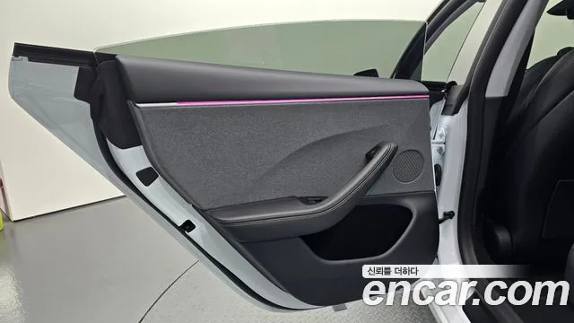 Tesla Model 3 — Фото автомобиля 14