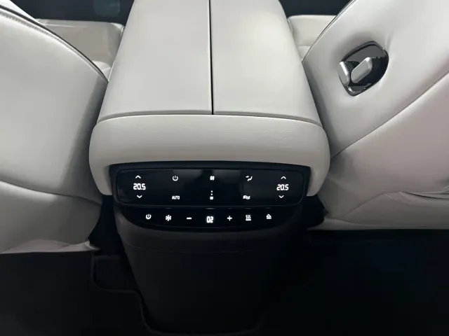 Xpeng X9 — Фото автомобиля 14